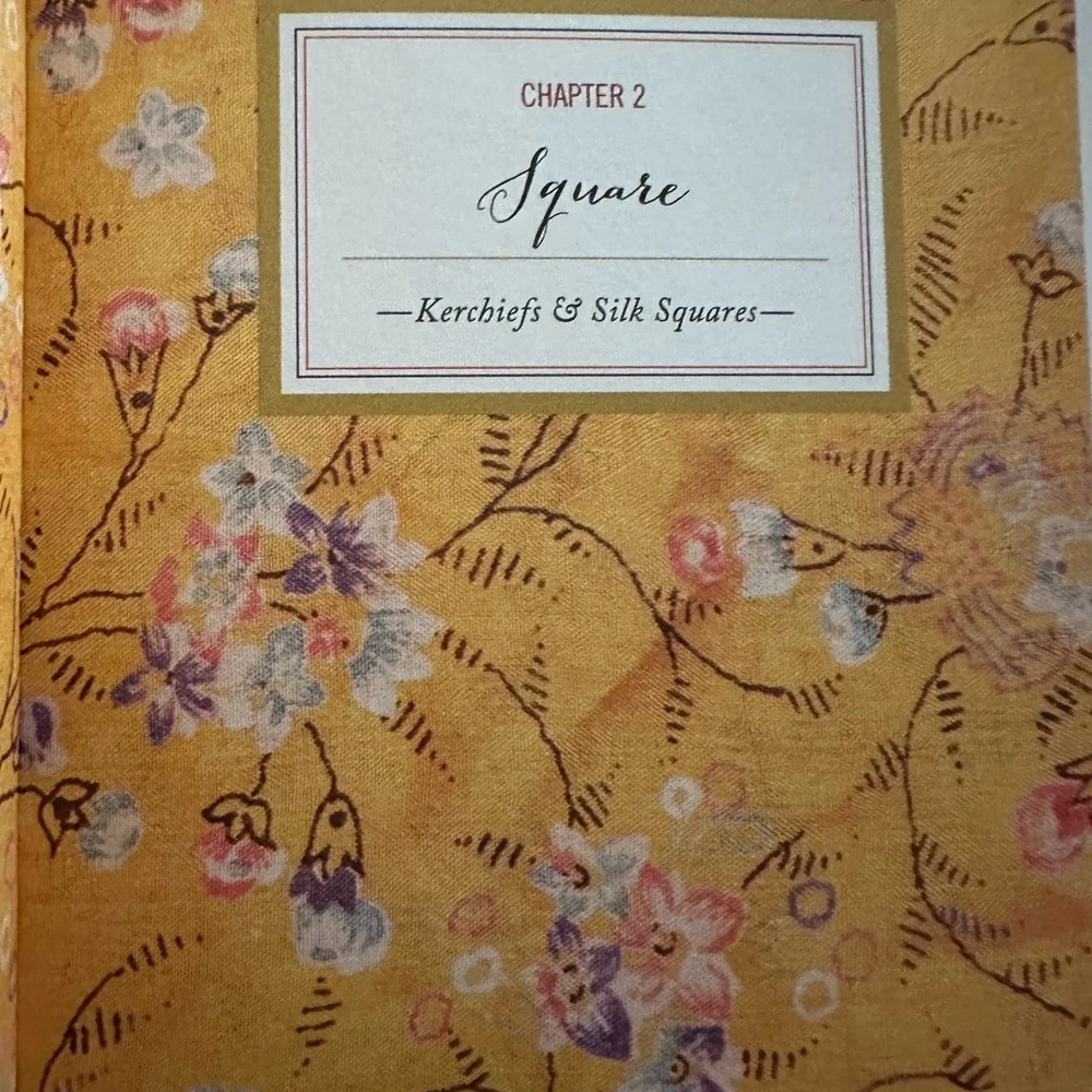 HOW to TIE a SCARF BOOK. Detailed pictures of 33 styles. Hermès ribbon bookmark. - Picture 4 of 14